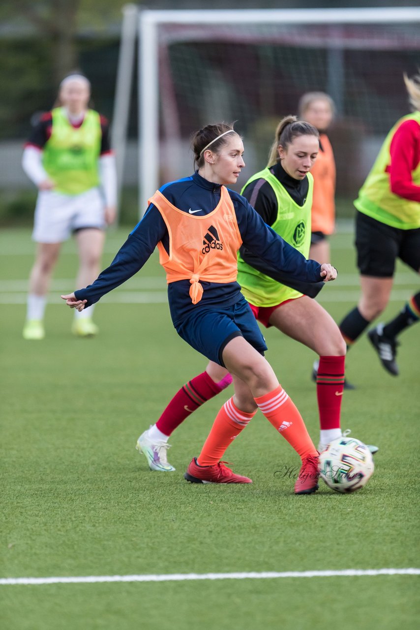 Bild 332 - Co-Trainerin der Frauen Nationalmannschaft Britta Carlson in Wahlstedt